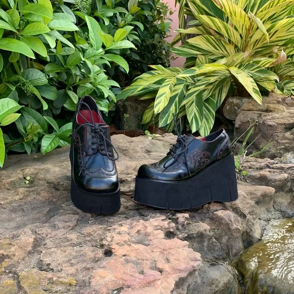 🚨Sold Out🚨Hot Topic Mary Janes platform shoes - Picture 3 of 8